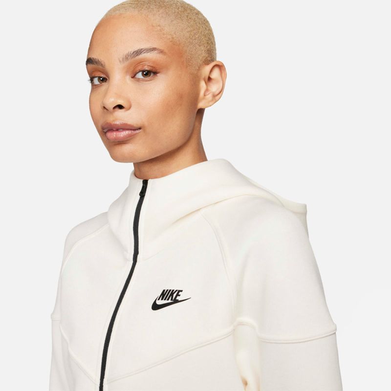 Nike-Chaqueta-Nsw-Tch-Flc-Wr-Fz-Hdy-Mujer-Beige-FB8338-110_5.JPG